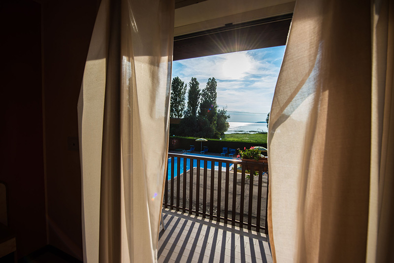 Camera con vista dal balcone sul Lago Trasimeno - Hotel Torricella sul Lago Trasimeno