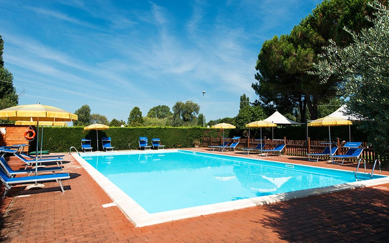 La Piscina di Hotel Torricella - Hotel sul Lago Trasimeno con piscina