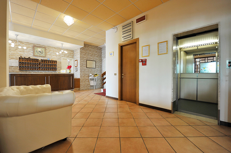 Reception and lift at Hotel Torricella - 3 star hotel with lift by Lake Trasimeno